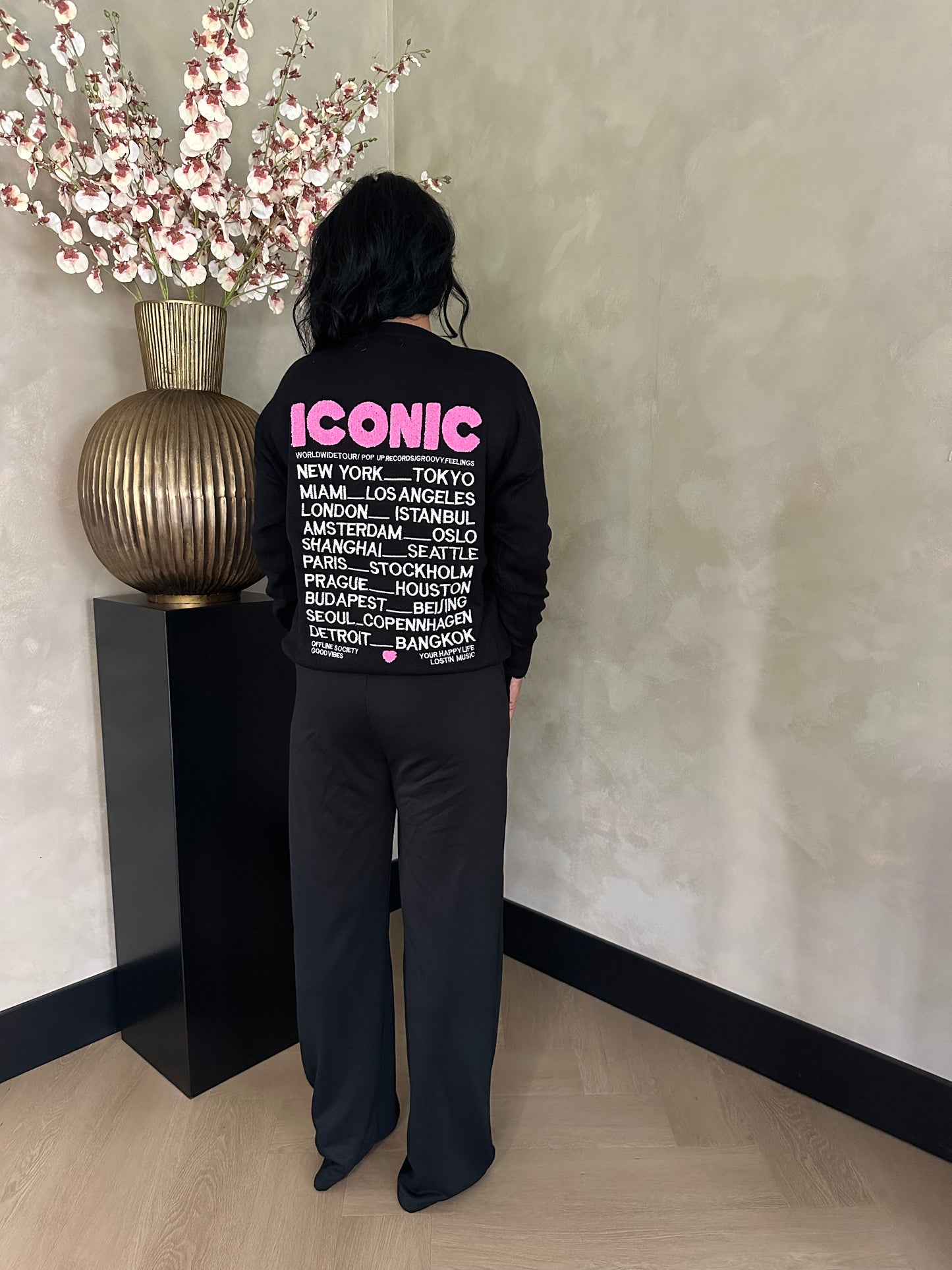 ICONIC Sweater Black